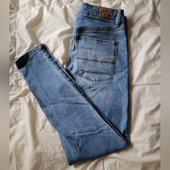 American Eagle High-rise jeans size 6 - Picture 3 of 3